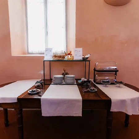 Casa Regina Montis Regalis ホテル