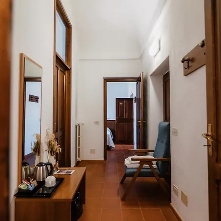 Casa Regina Montis Regalis מלון