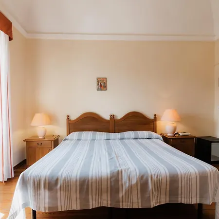Casa Regina Montis Regalis Отель