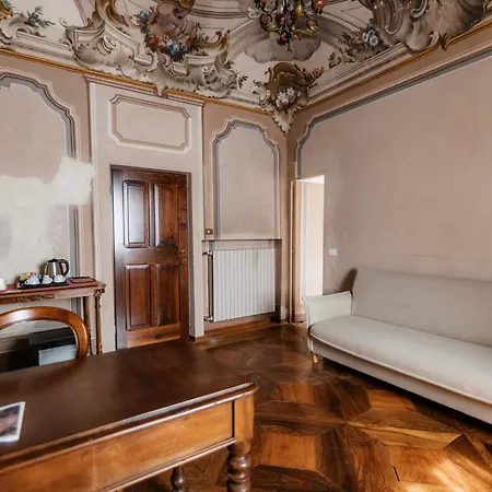 Casa Regina Montis Regalis Отель *