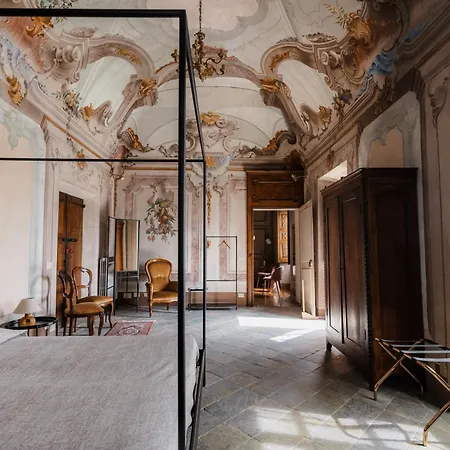 Casa Regina Montis Regalis *