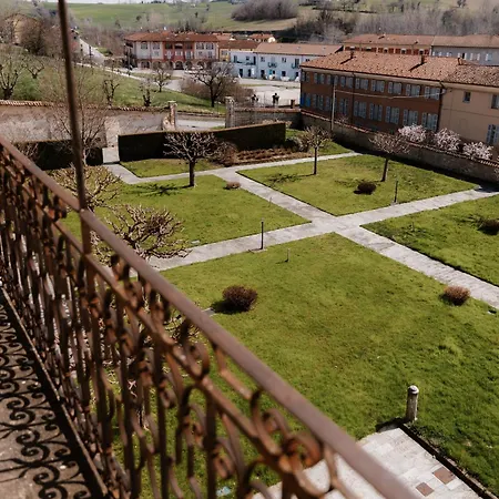 Casa Regina Montis Regalis