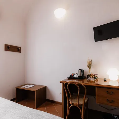 Casa Regina Montis Regalis ホテル *