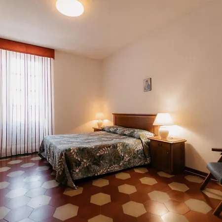 Casa Regina Montis Regalis *