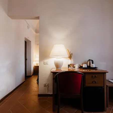 Casa Regina Montis Regalis מלון