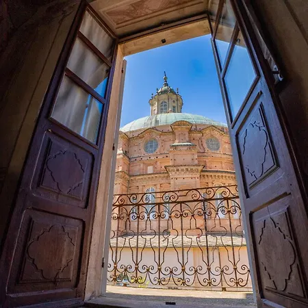Casa Regina Montis Regalis ホテル *