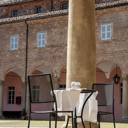 Casa Regina Montis Regalis Hotel