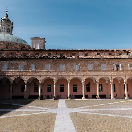 Casa Regina Montis Regalis *