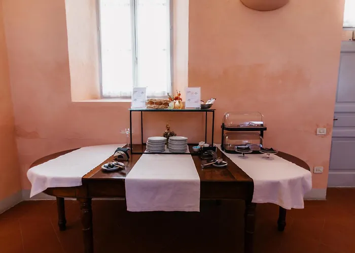 Casa Regina Montis Regalis فندق