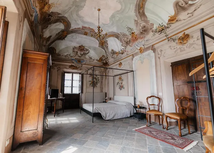 Casa Regina Montis Regalis فندق *