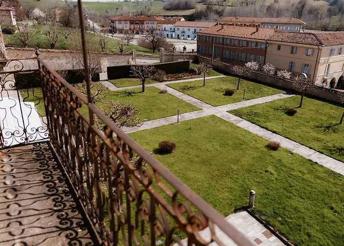 Casa Regina Montis Regalis