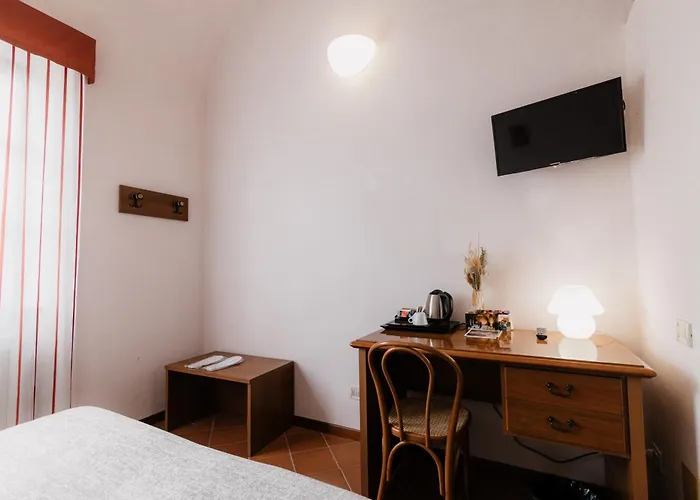 Casa Regina Montis Regalis فندق *