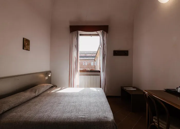 Casa Regina Montis Regalis فندق