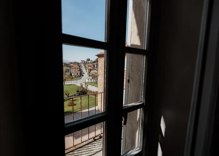 Casa Regina Montis Regalis فندق *